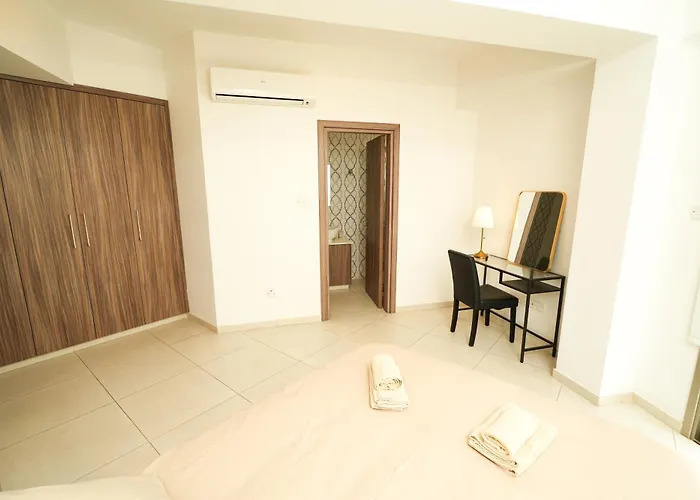 Halcyon * Ларнака